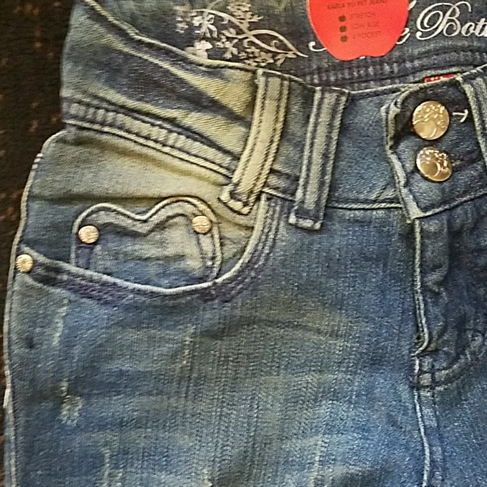 APPLE BOTTOMS CAPRI'S - Picture 2 of 8